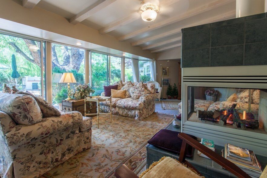 More Photos Of 376 W Yaney St, Bishop Hotel For Sale