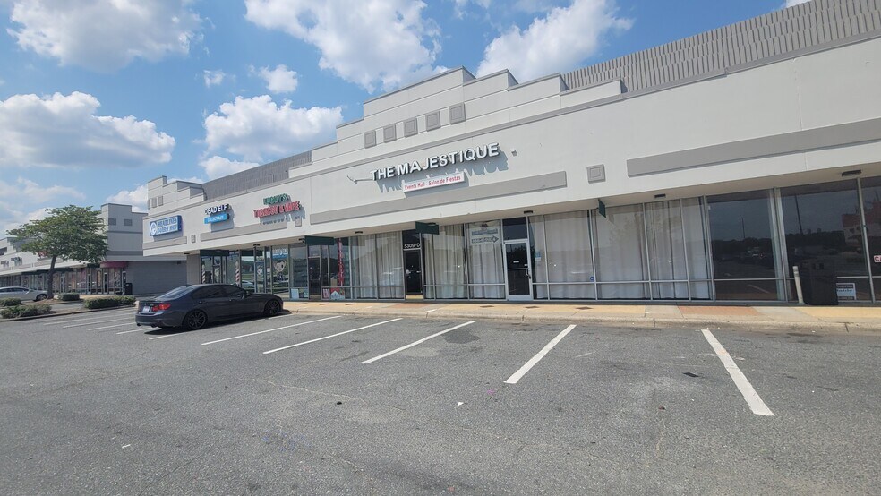 More Photos Of 5301-5323 E Independence Blvd, Charlotte Unknown For Lease
