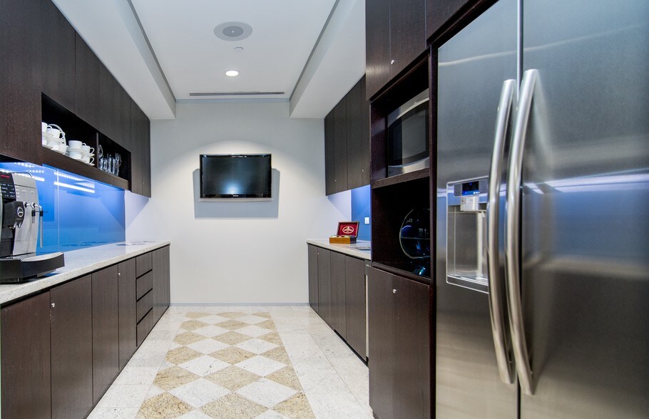 More Photos Of 1 International Pl, Boston Office For Lease