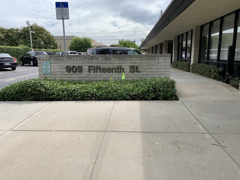 More Photos Of 909 15th St, Modesto Office For Lease