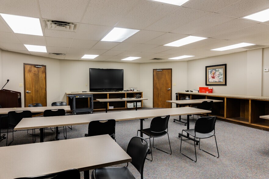 More Photos Of 1301 Hudson Ln, Monroe Office For Sale