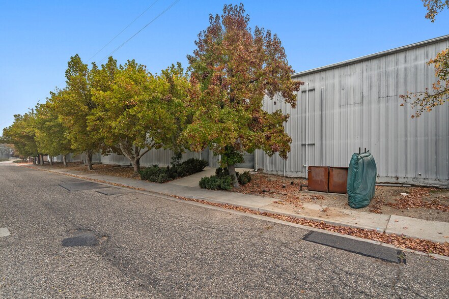 More Photos Of 3230 Riverside Ave, Paso Robles Manufacturing For Lease