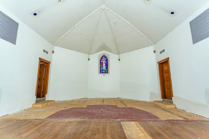 More Photos Of 2001 Avenue Z, Birmingham Religious Facility For Sale