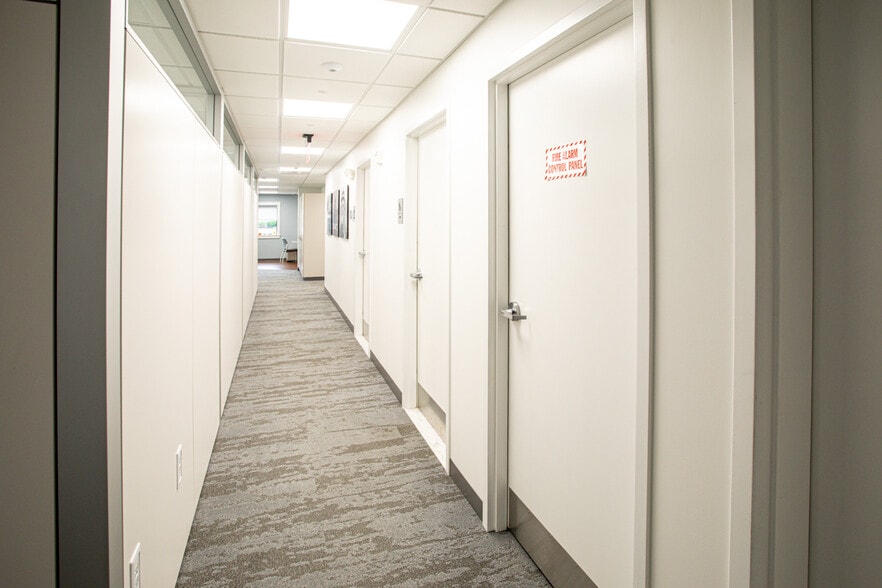 More Photos Of 54 County St, Somerset Bank For Lease