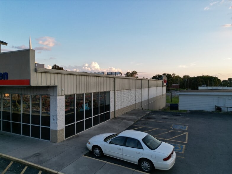 More Photos Of 3850 Holston Dr, Knoxville Supermarket For Sale