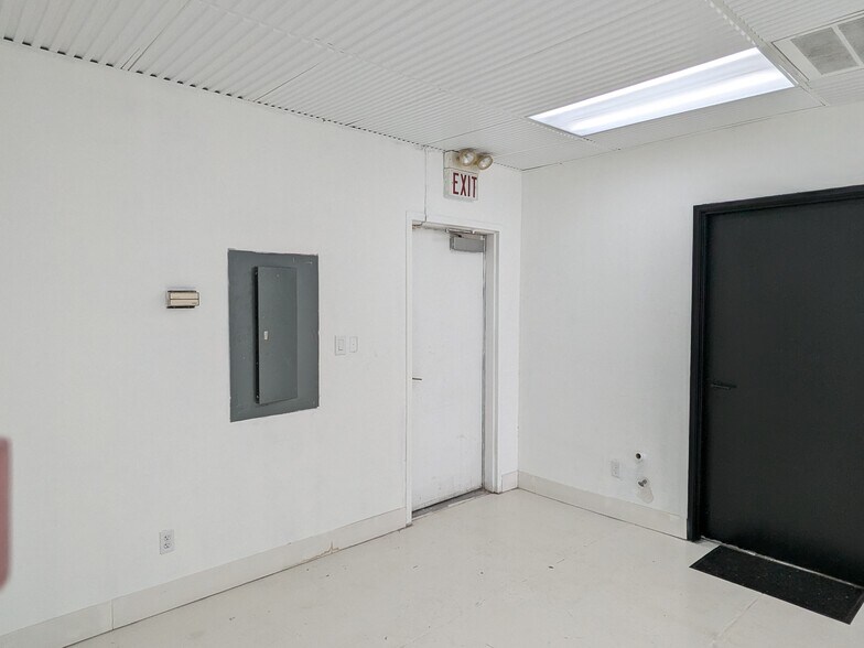 More Photos Of 3827 E Sunset Rd, Las Vegas Unknown For Lease