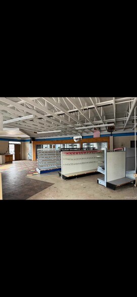 More Photos Of 403 N Third St, Ishpeming Service Station For Sale
