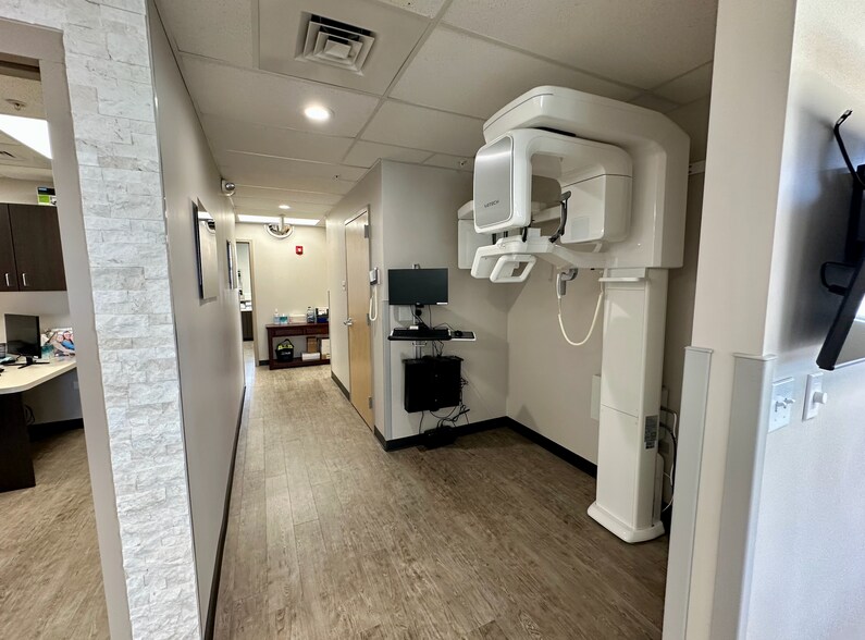 More Photos Of 16830 Northgate Dr, Parker Medical For Sale
