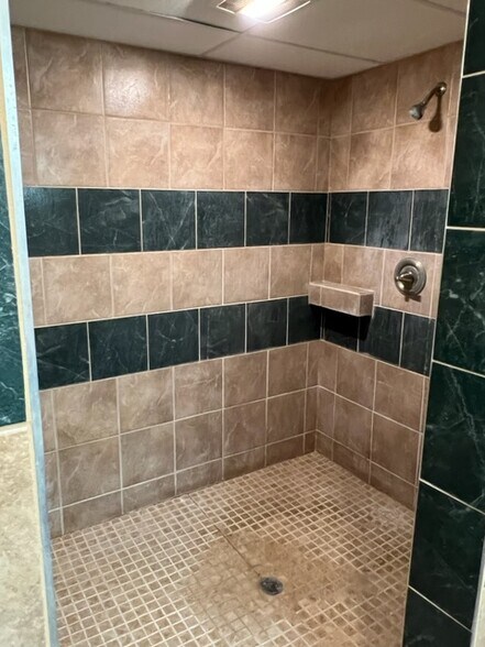 More Photos Of 506 Forest Home Dr, Francis Creek Apartments For Sale