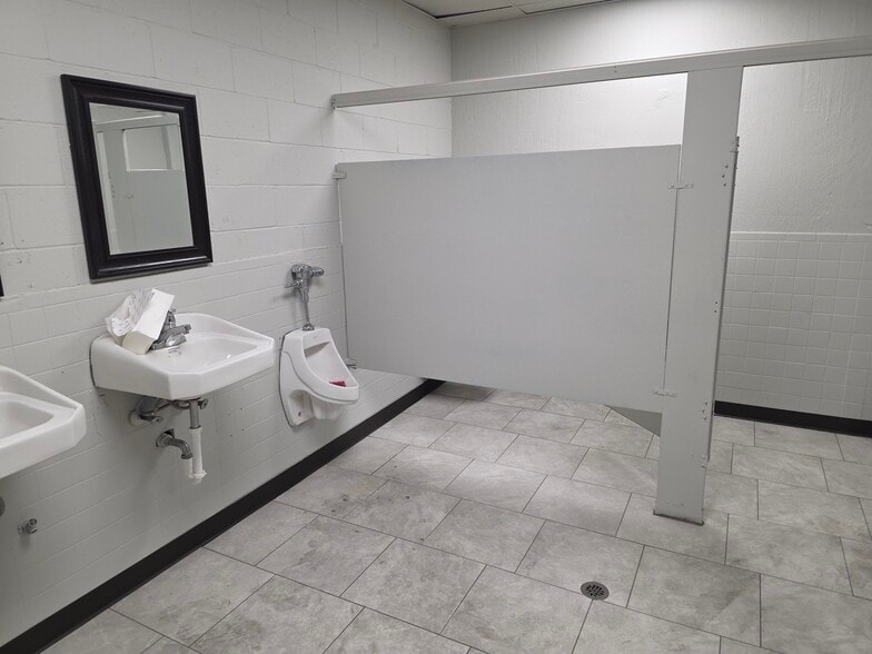 More Photos Of 199 Black Hawk Rd, Greenville Distribution For Lease