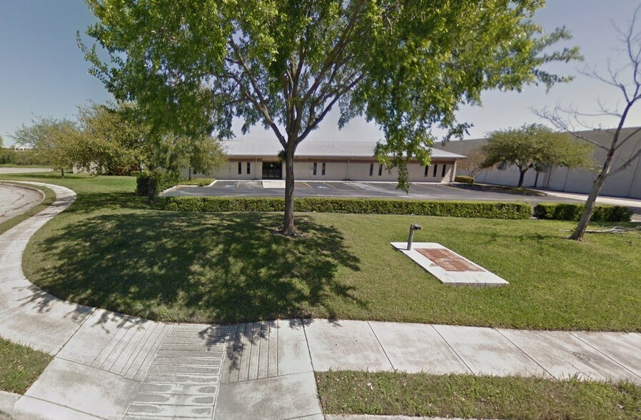Primary Photo Of 12830 Cogburn Ave, San Antonio Light Distribution For Lease