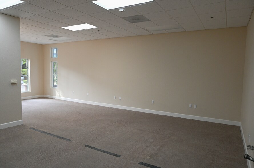 More Photos Of 50 Eagle Rock Way, Brentwood Storefront Retail Office For Lease