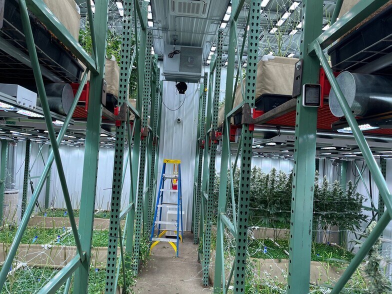 More Photos Of 404 S Park Dr, Kalkaska Warehouse For Lease