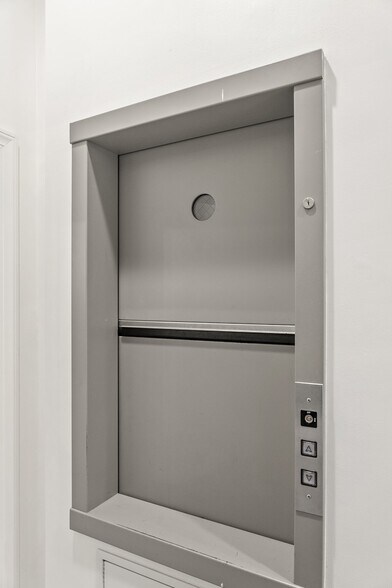 More Photos Of 12 Culpeper St, Warrenton Restaurant For Sale