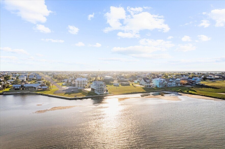 More Photos Of 115 Byers Dr, Port O Connor Trailer Camper Park For Sale