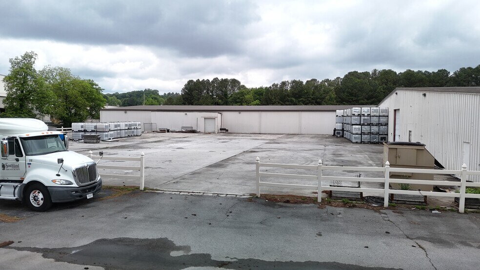 More Photos Of 2915 20th St NE, Cleveland Distribution For Lease