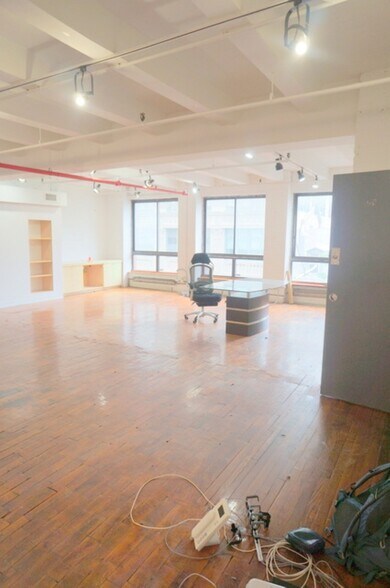 More Photos Of 30 Vandam St, New York Loft Creative Space For Lease