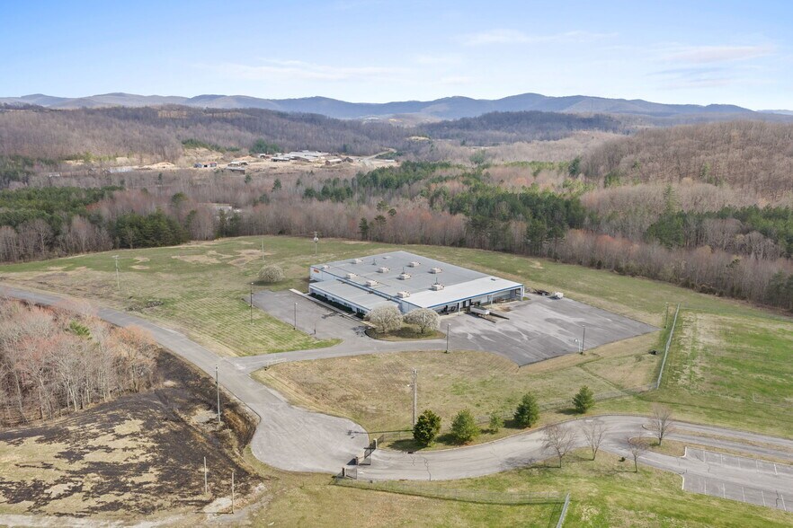 More Photos Of 385 One Industrial Park Rd, Oneida Manufacturing For Sale