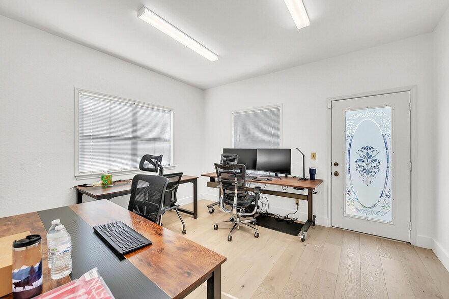 More Photos Of 1704 W 6th St, Austin Office Residential For Lease