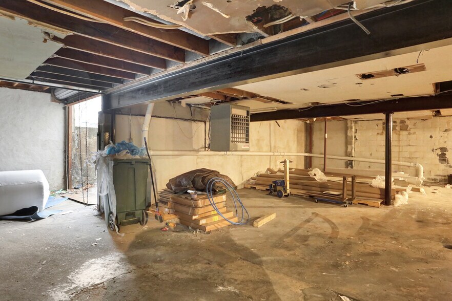 More Photos Of 1915 Lenox St, Harrisburg General Retail For Sale