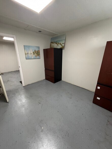 More Photos Of 230 Skipjack Rd, Prince Frederick Warehouse For Lease