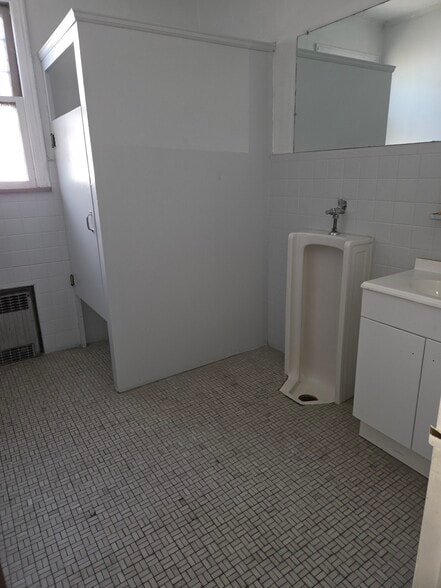 More Photos Of 683 Kearny Ave, Kearny Office For Sale