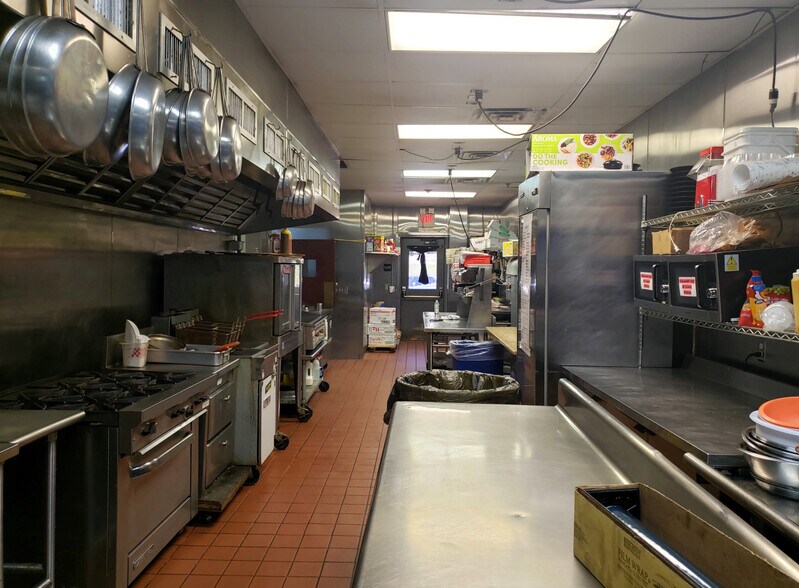 More Photos Of 50 Veterans Dr, Elizabethtown Restaurant For Sale