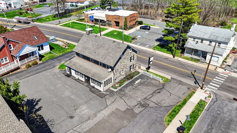 More Photos Of 1434-1436 W Broad St, Quakertown Office For Sale