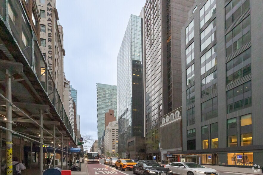 More Photos Of 950 Third Ave, New York Office For Lease