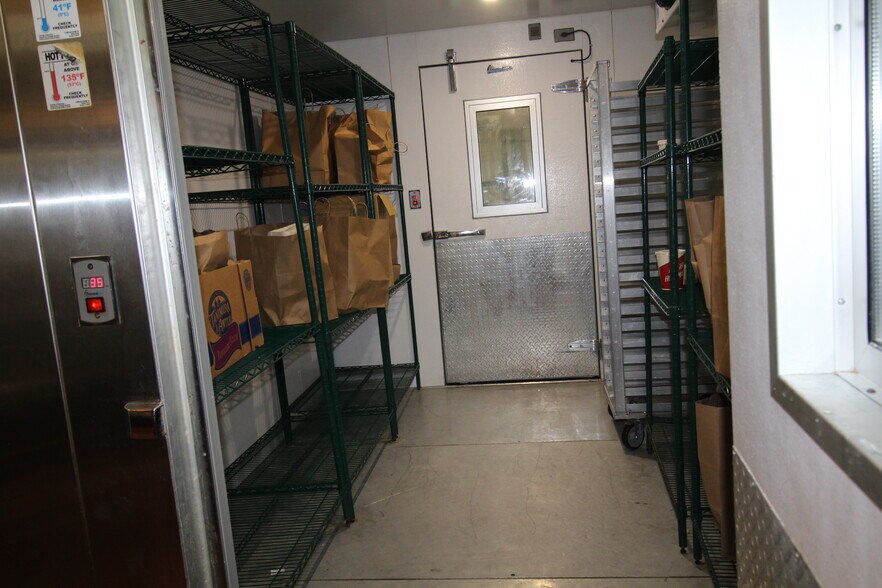 More Photos Of 8755-8757 Old Redwood Hwy, Windsor Hotel For Sale