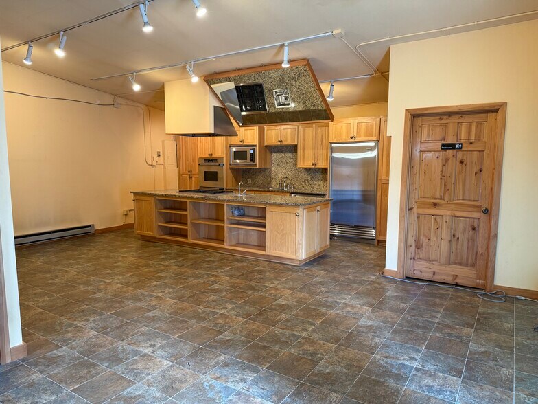 More Photos Of 6915 Evergreen Way, Everett Freestanding For Sale