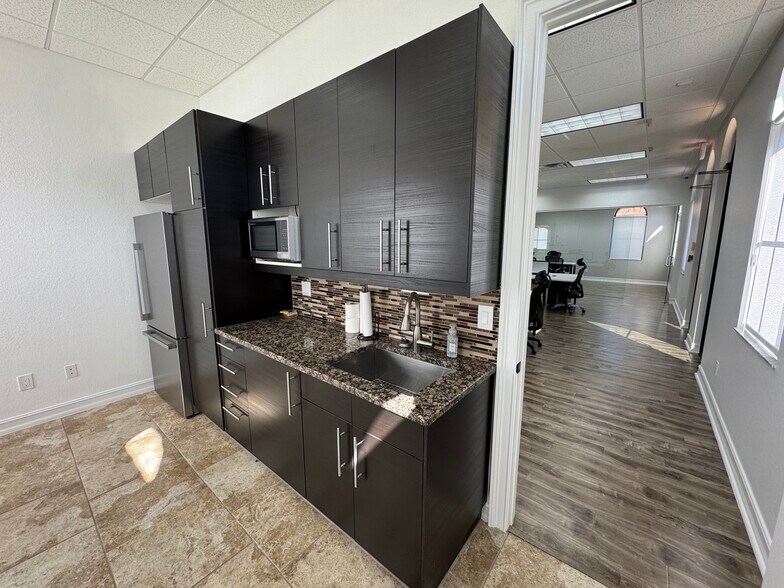 More Photos Of 13421 Parker Commons Blvd, Fort Myers Medical For Sale