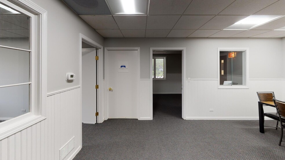 More Photos Of 110 S Hager Ave, Barrington Office For Lease