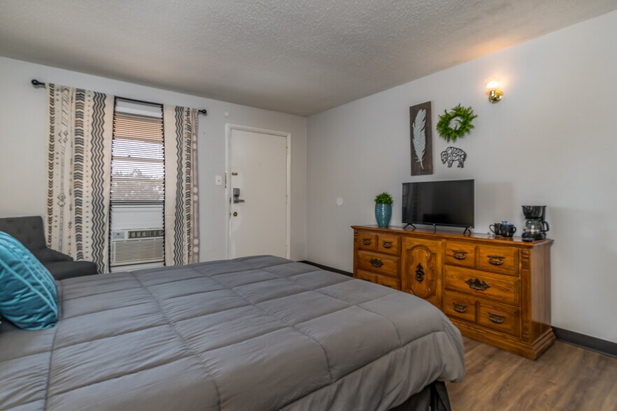 More Photos Of 912 N Hwy 87, Tulia Hotel For Sale