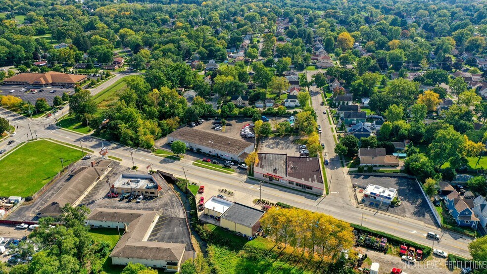 More Photos Of 765 Villa St, Elgin Warehouse For Lease