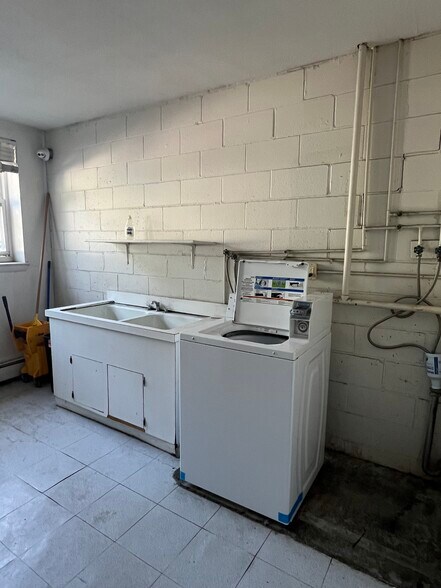 More Photos Of 256 S Marshall St, Hartford Apartments For Sale