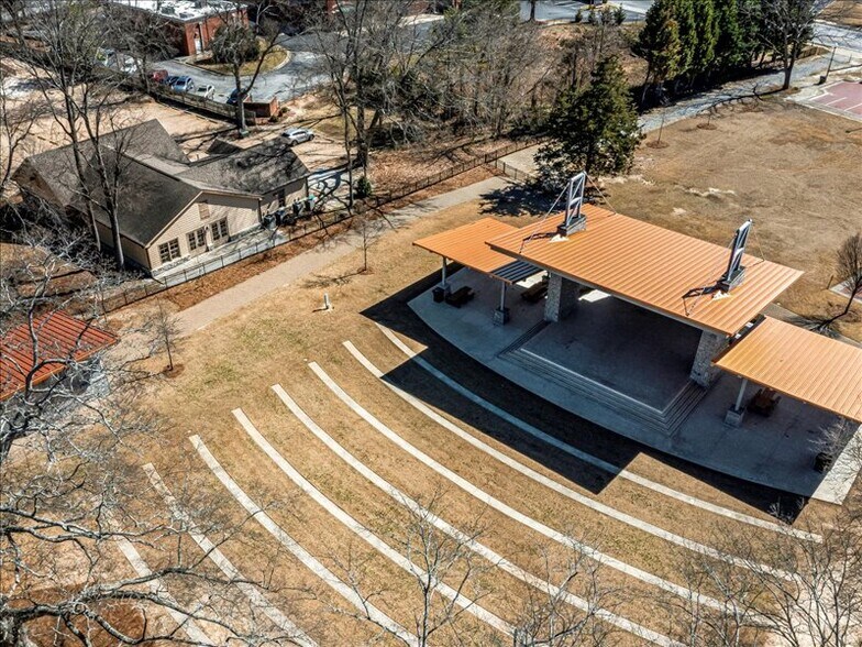 More Photos Of 2057 Grayson Hwy, Grayson Freestanding For Sale