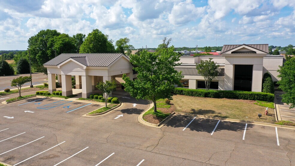 More Photos Of 3353 N Gloster St, Tupelo Medical For Sale