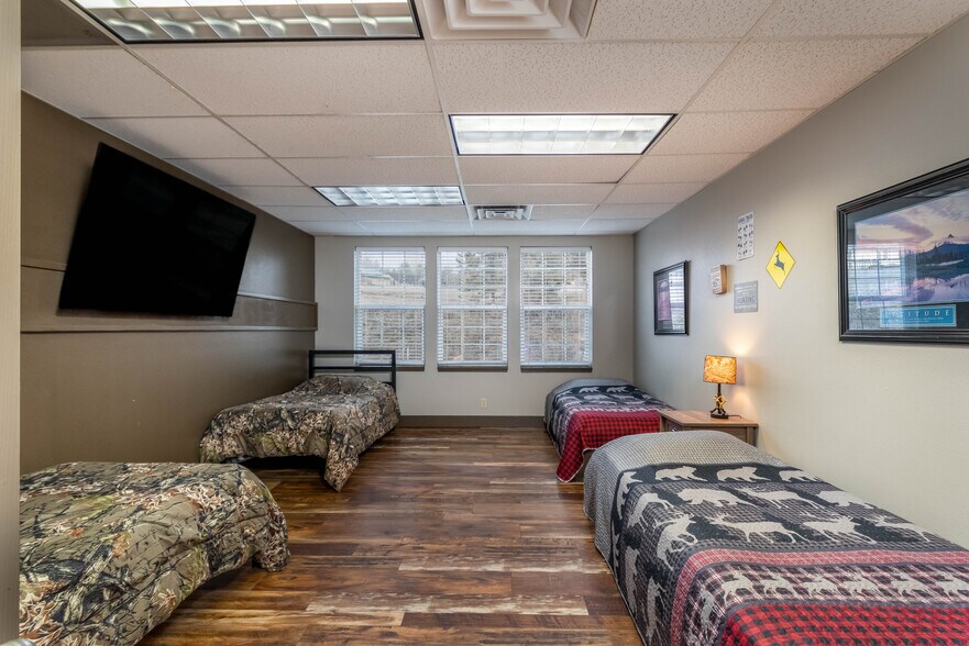 More Photos Of 609 S Middlefork Rd, Garden Valley Office For Sale