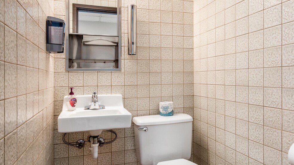 More Photos Of 830 Bethesda Dr, Zanesville Medical For Sale