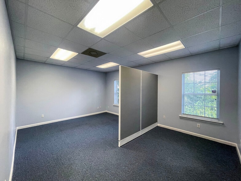 More Photos Of 13119 Professional Dr, Jacksonville Medical For Lease