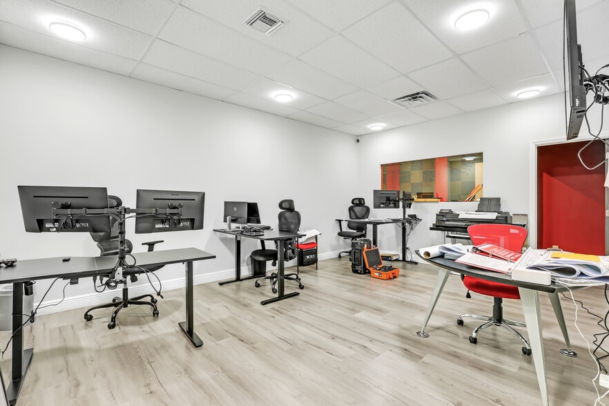 More Photos Of 3650 Coral Ridge Dr, Coral Springs Light Manufacturing For Sale