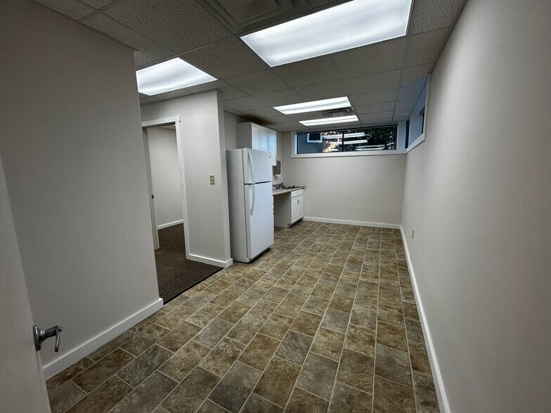 More Photos Of 6820 Roosevelt Ave, Middletown Medical For Lease