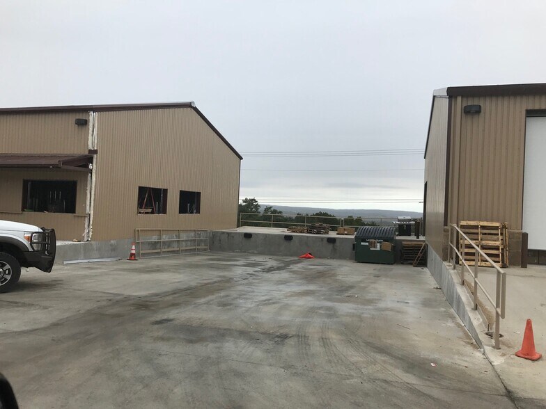 More Photos Of 22111 W State Highway 71, Spicewood Unknown For Lease