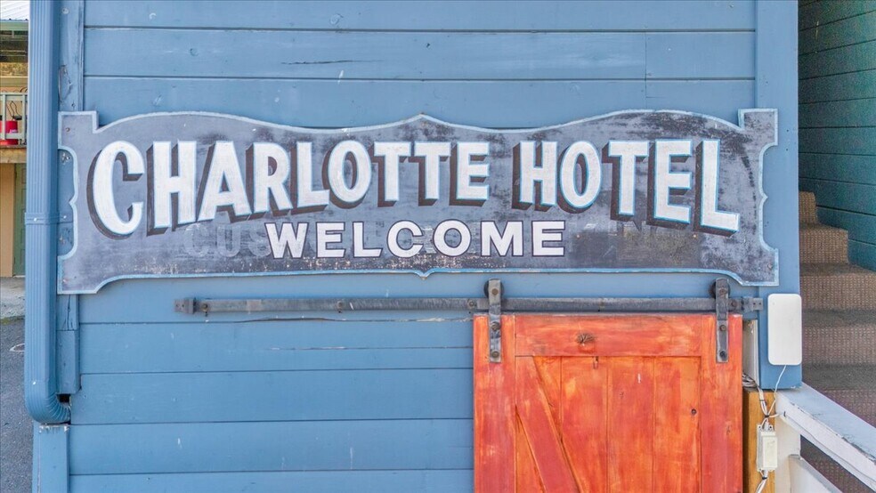 More Photos Of 18736 Main St, Groveland Hotel For Sale