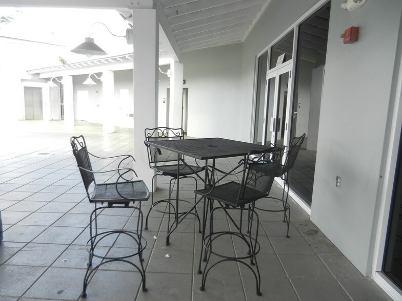 More Photos Of 951-955 Caroline St, Key West Storefront Retail Office For Lease