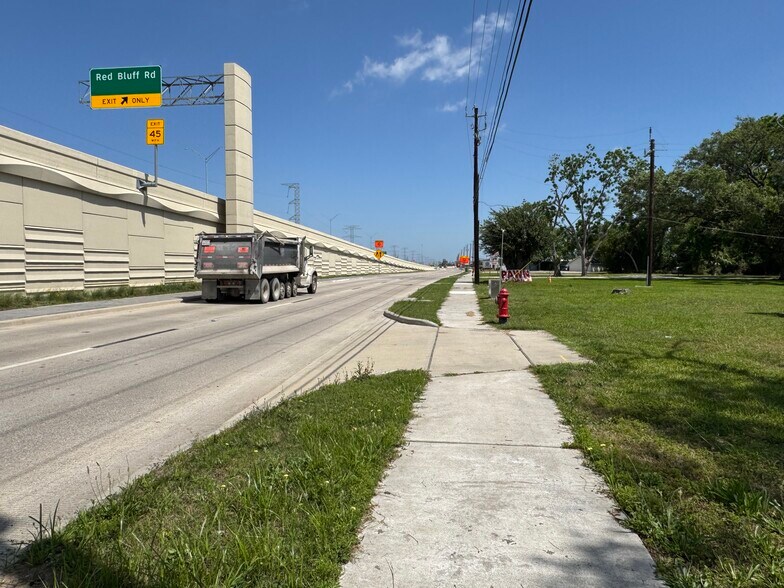 More Photos Of 2818 Bayport Blvd, Seabrook Land For Sale