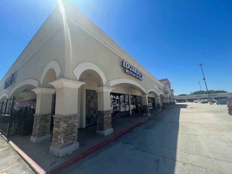 More Photos Of 961 Nasa Pky, Houston Unknown For Lease