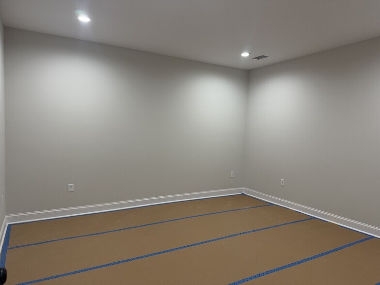 More Photos Of 3304 Hutchinson Ave, Adel Light Manufacturing For Lease