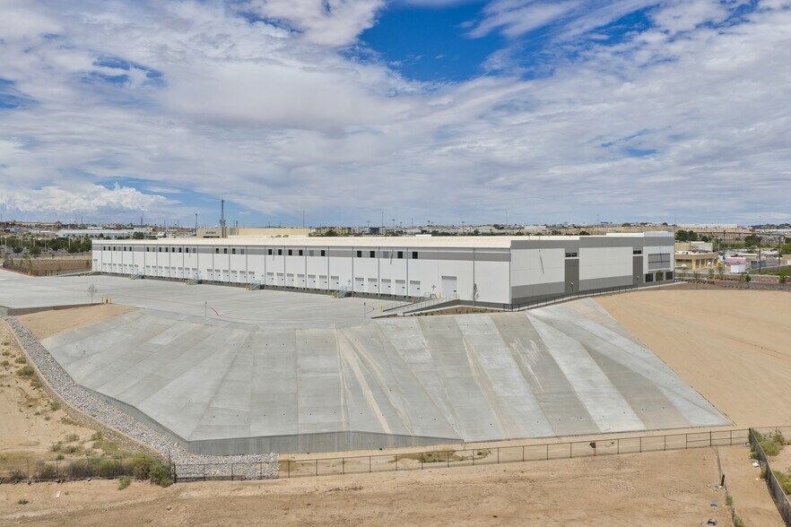 More Photos Of 8900 Escobar Dr, El Paso Distribution For Lease